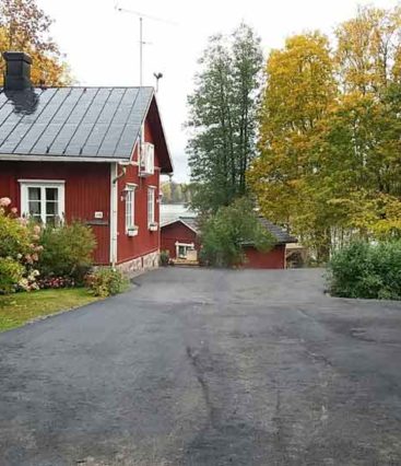 Kotitalon-pihan-kivetystyöt-ja-asfaltointi